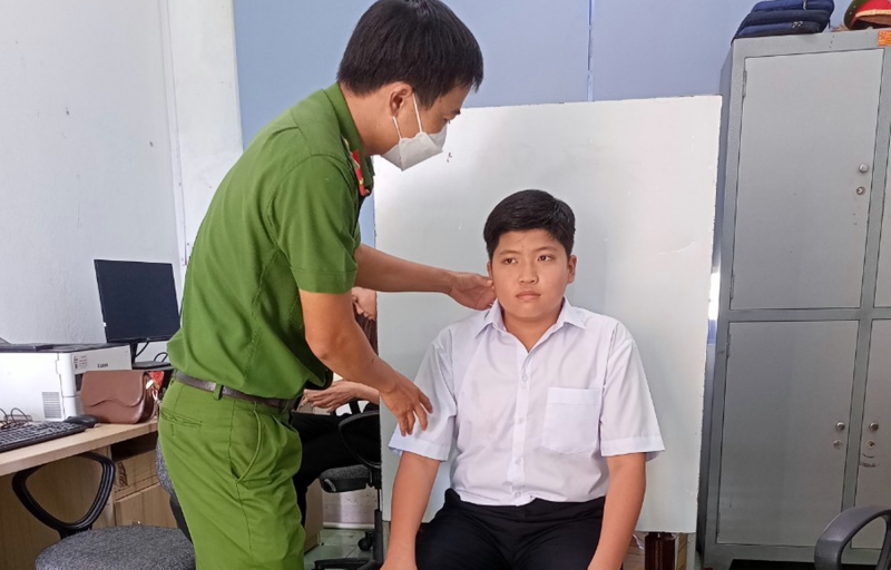 Ngày nghỉ cũng làm 3 ca để giải quyết hồ sơ căn cước công dân -0