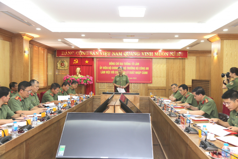 Nâng cao hiệu quả công tác quản lý xuất nhập cảnh phục vụ nhiệm vụ phát triển kinh tế, xã hội.  -0