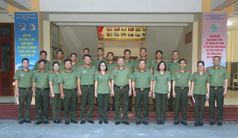 Nâng cao hiệu quả công tác quản lý xuất nhập cảnh phục vụ nhiệm vụ phát triển kinh tế, xã hội.  -0