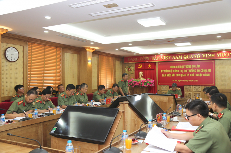 Nâng cao hiệu quả công tác quản lý xuất nhập cảnh phục vụ nhiệm vụ phát triển kinh tế, xã hội.  -0