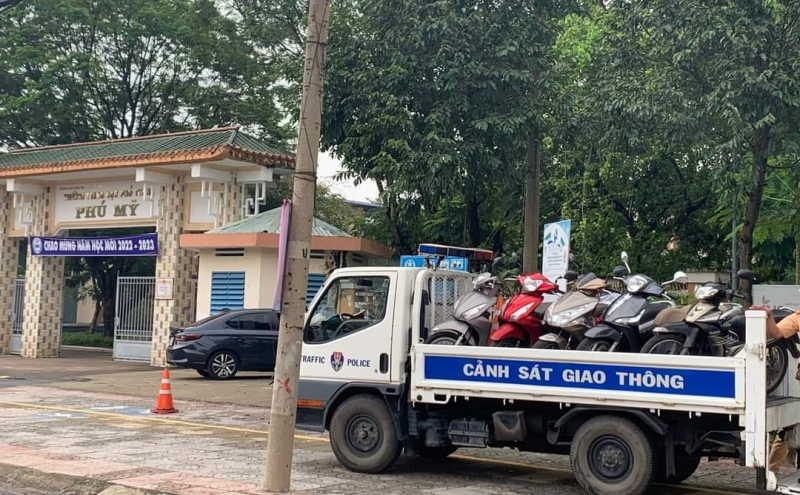 Chấn chỉnh tình trạng học sinh đi xe máy đến trường -0