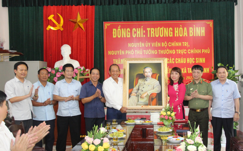 San sẻ yêu thương, giúp học sinh nghèo Nam Định vượt khó -0
