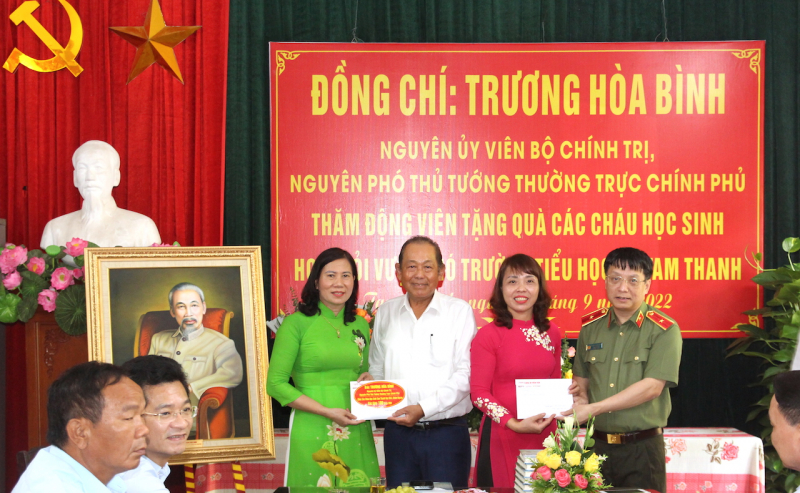San sẻ yêu thương, giúp học sinh nghèo Nam Định vượt khó -0