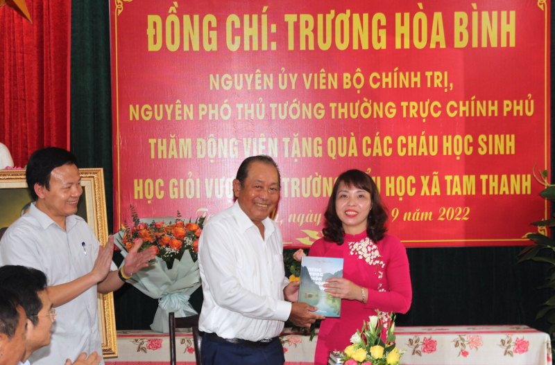 San sẻ yêu thương, giúp học sinh nghèo Nam Định vượt khó -1