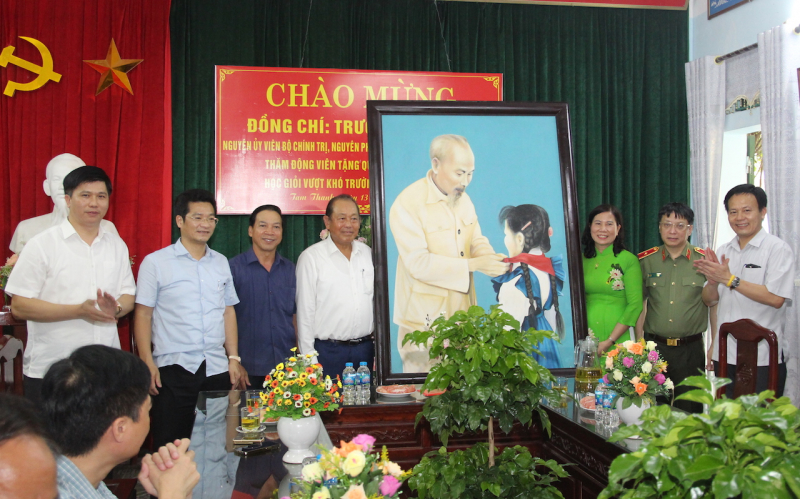 San sẻ yêu thương, giúp học sinh nghèo Nam Định vượt khó -0