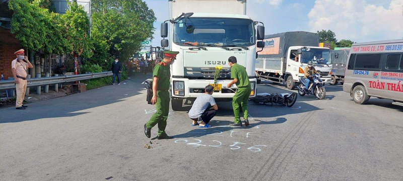 Xe tải cán tử vong cùng lúc 3 người trên Quốc lộ 51 -0