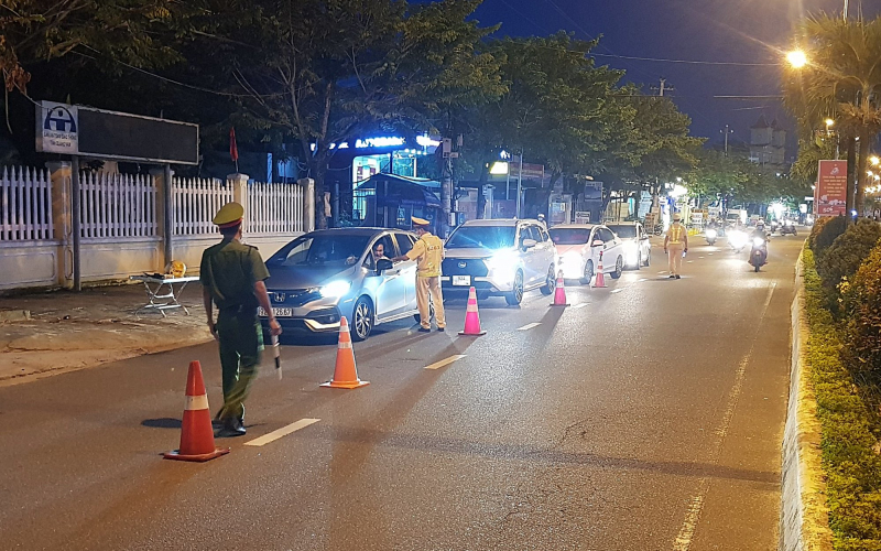 Nghiêm cấm cán bộ, đảng viên can thiệp việc xử lý vi phạm của CSGT -0