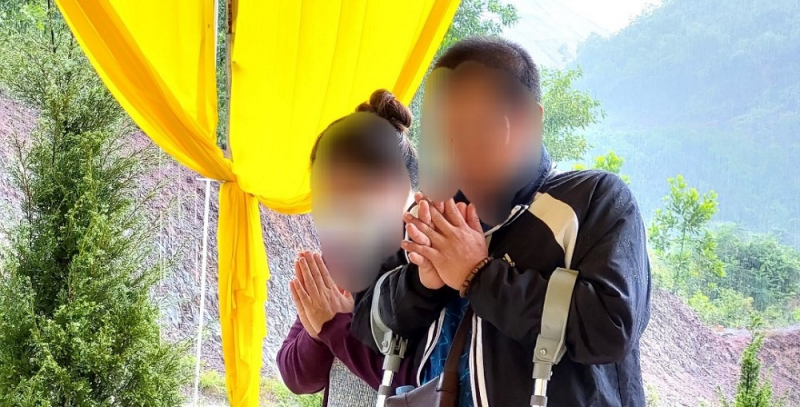 Vụ gửi con chữa bệnh nhận về hũ tro: Người đi cùng ông Quang khai gì? -0