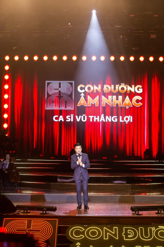 ca sĩ vũ thắng lợi trong chưng trình con đường âm nhạc của anh.jpg -0