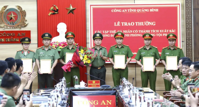 Bộ Công an khen thưởng đột xuất nhiều đơn vị Công an tỉnh Quảng Bình  -0