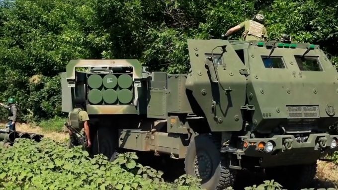 Ukraine bắn HIMARS trúng trụ sở chính quyền Kherson -0