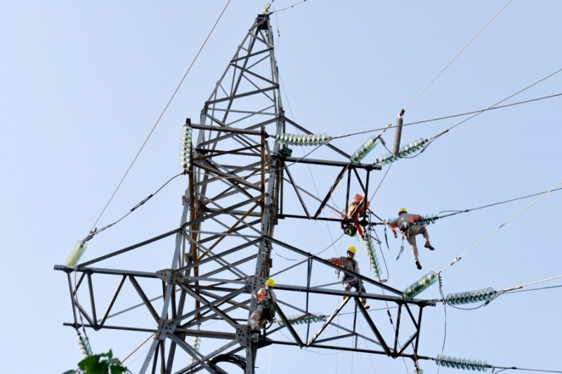 thi công đấu nối trên hệ thống lưới điện 110kv.jpg -1