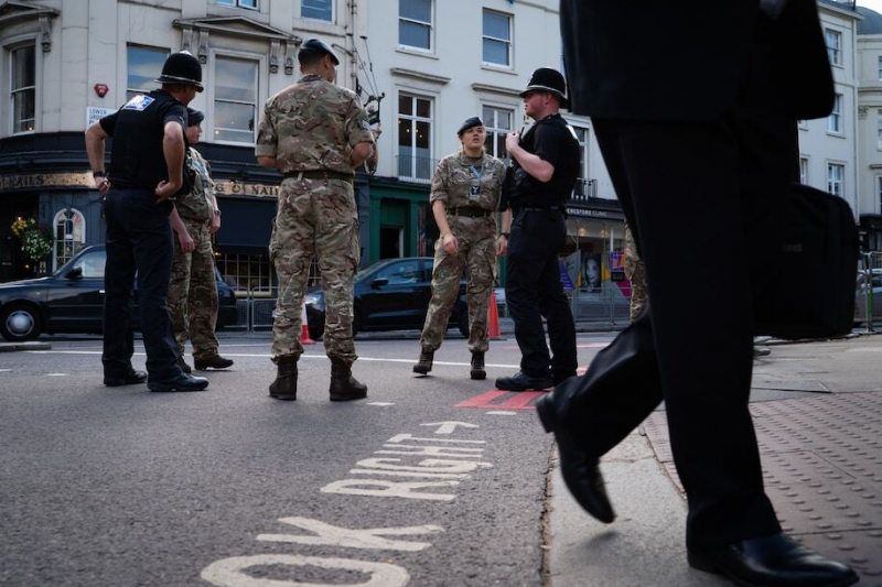 Chiến dịch an ninh lớn nhất lịch sử: 10.000 cảnh sát Anh sẵn sàng bảo vệ lễ tang Nữ hoàng -0