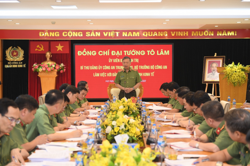 Minister To Lam works with leaders of Economic Security Department -0