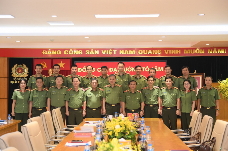 Minister To Lam works with leaders of Economic Security Department -0