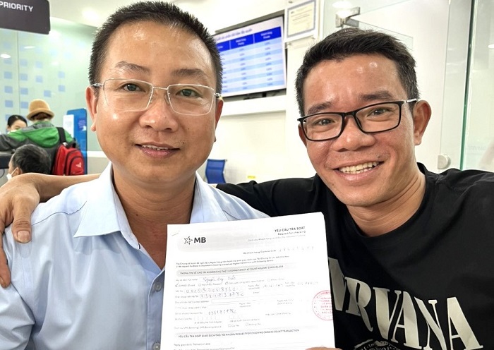 Hốt hoảng vì liên tục nhận được 2 tỉ đồng trong tài khoản  -0