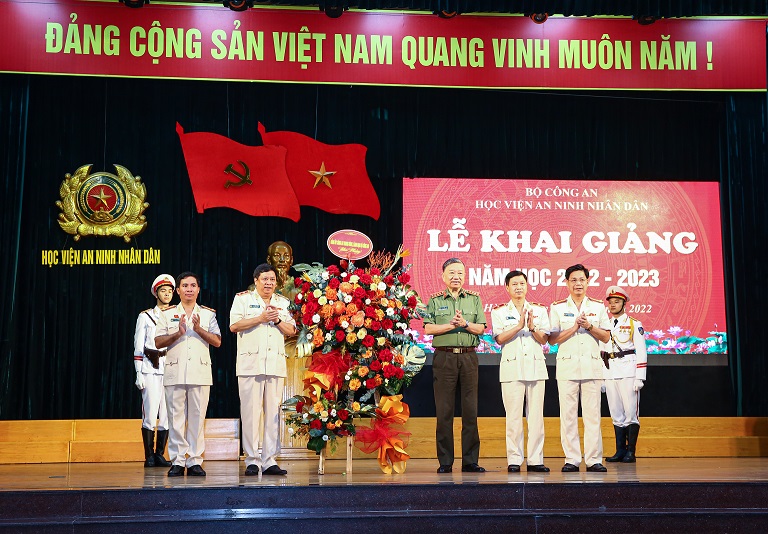 Minister To Lam attends opening ceremony of new school year at People's Security Academy -0