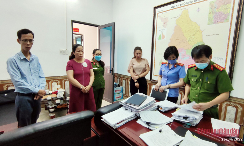 Bắt tạm giam Phó trưởng Phòng Tài chính kế hoạch TP Điện Biên Phủ “ăn” đất sân bay -0