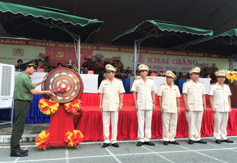 People's Police University opens new school year -0