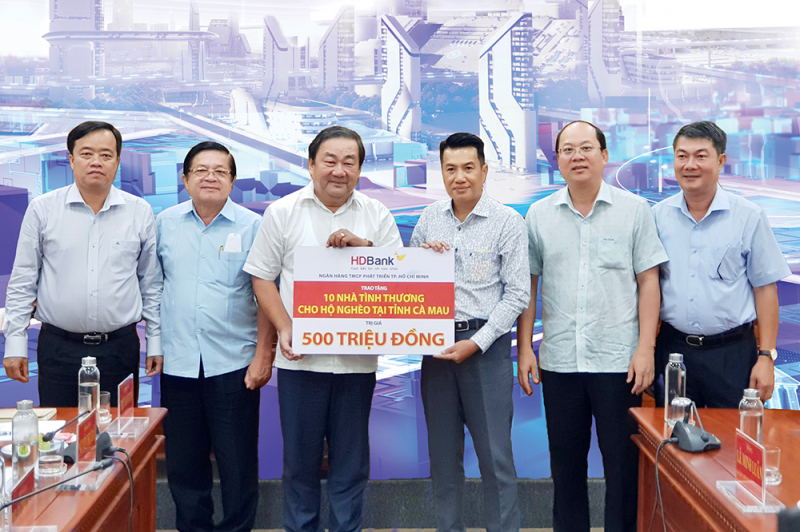 HDBank tiếp tục trao tặng 10 căn nhà tình thương cho tỉnh Cà Mau -0