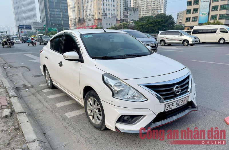 Nhiều lái xe đi vào làn khẩn cấp bị xử phạt và tước GPLX 3 tháng -0