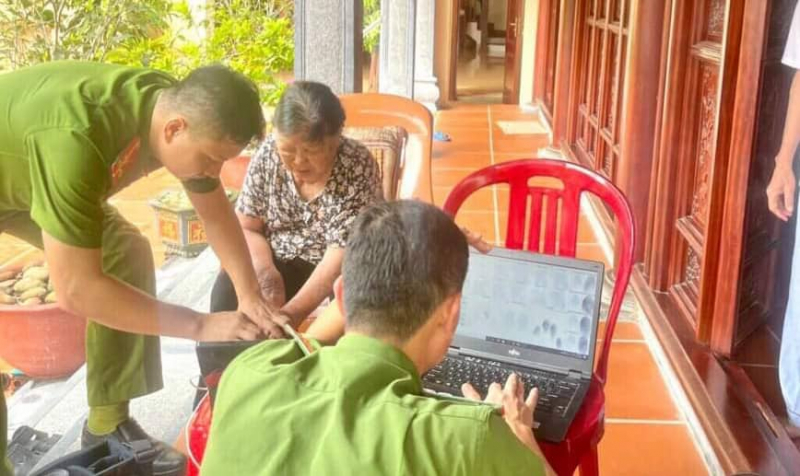 Nỗ lực hoàn thành cao điểm 30 ngày, đêm cấp căn cước công dân gắn chip -0