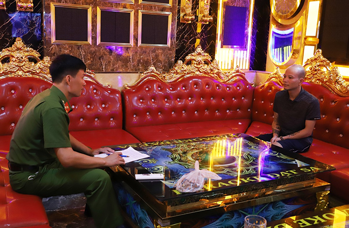 Khởi tố 15 đối tượng tàng trữ, sử dụng trái phép chất ma túy trong quán karaoke -0