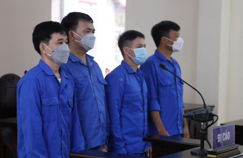 Nhiều người có quyền lợi liên quan vắng mặt tại phiên xét xử nhóm sản xuất xăng giả -0