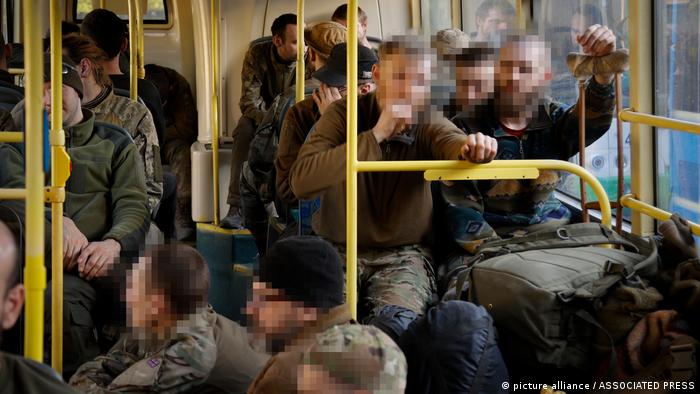 Nga-Ukraine bất ngờ trao đổi 300 tù binh, có cả thủ lĩnh Tiểu đoàn Azov -0