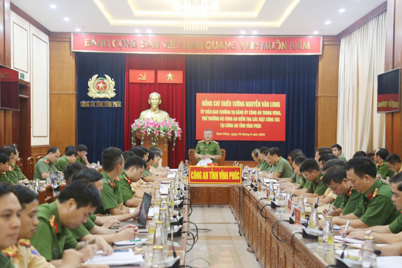 Deputy Minister Nguyen Van Long inspects fire safety and traffic safety in Vinh Phuc -0