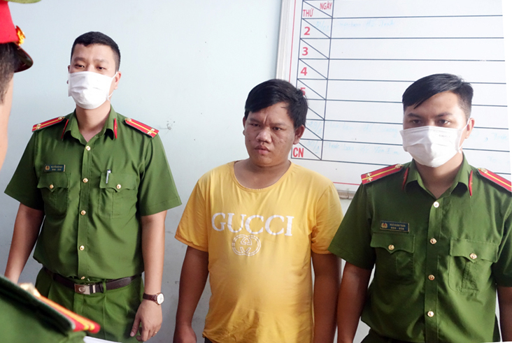 Bắt đối tượng dùng giấy tờ đất giả làm thủ tục chuyển nhượng -0