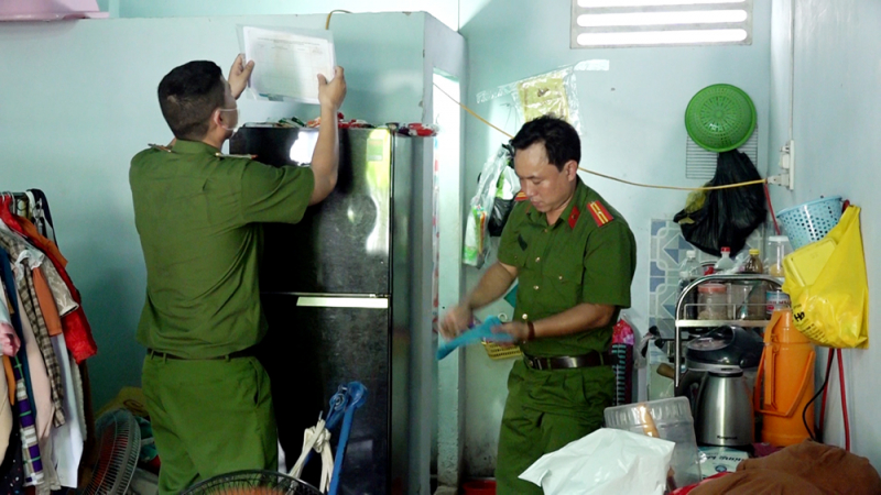 Bắt đối tượng dùng giấy tờ đất giả làm thủ tục chuyển nhượng -0
