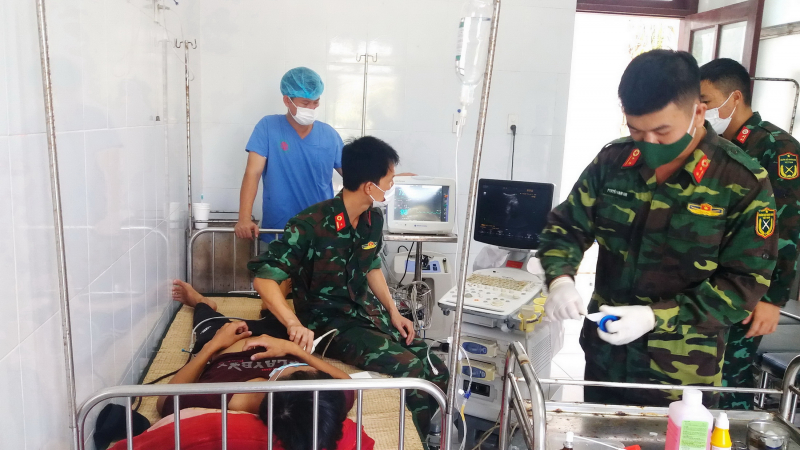 Bệnh xá đảo Song Tử Tây kịp thời cấp cứu ngư dân tai nạn lao động -0