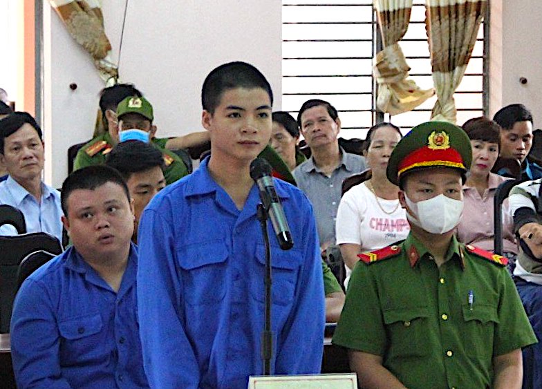 Gây án rồi trốn vào rừng gần 20 ngày, uống nước suối, ăn quả dại cầm hơi -0