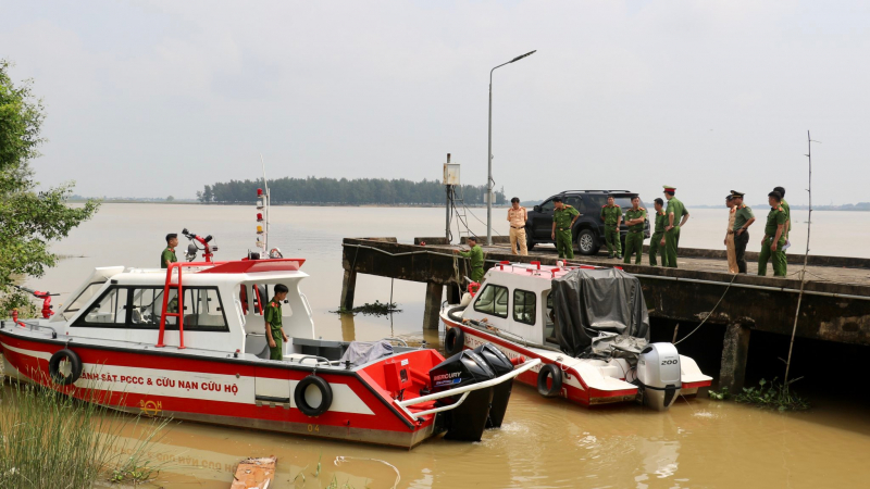 Ứng trực 100% quân số, Công an nhiều địa phương triển khai phương án 