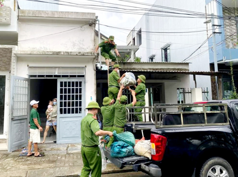Ứng trực 100% quân số, Công an nhiều địa phương sẵn sàng 