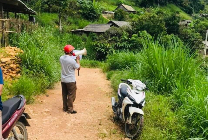 Vượt núi rừng làm thủ tục cấp căn cước cho đồng bào  -0