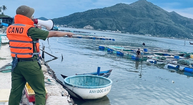        Chủ tịch UBND tỉnh Phú Yên ra lệnh cấm biển từ 15h chiều 26/9 -0