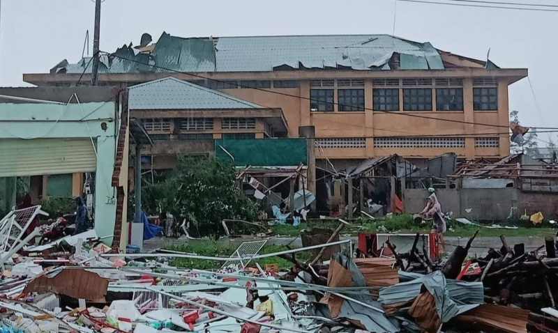Hình ảnh hoang tàn nơi bão số 12 đi qua từ Khánh HòaPhú Yên