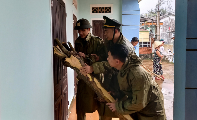 Gấp rút hoàn thành công tác ứng phó trước khi bão đổ bộ -0