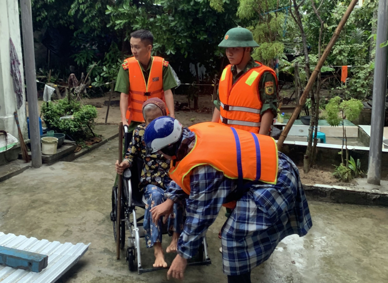 Gấp rút hoàn thành công tác ứng phó trước khi bão đổ bộ -0