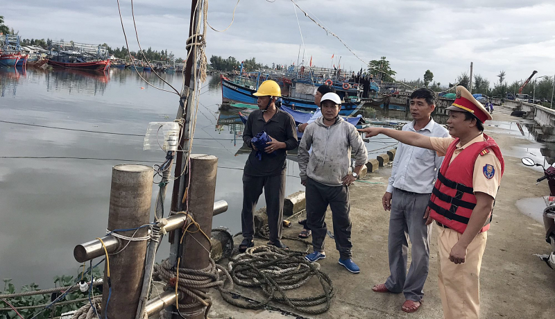 Gấp rút hoàn thành công tác ứng phó trước khi bão đổ bộ -0
