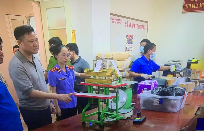 Dùng mặt nạ sản xuất, điều chế ma tuý 