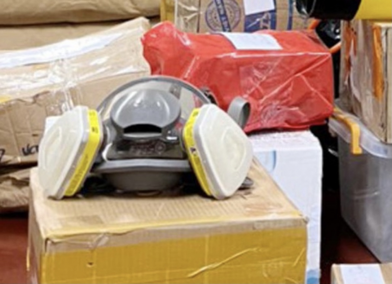 Dùng mặt nạ sản xuất, điều chế ma tuý 