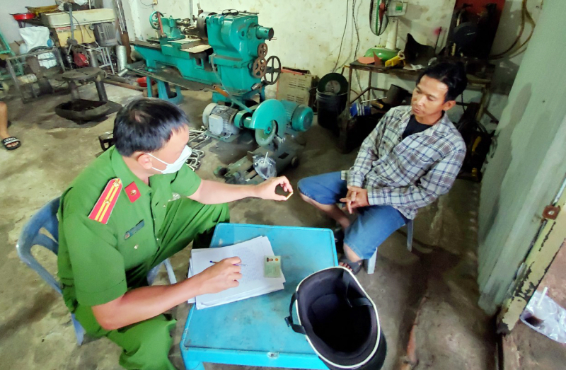 Chân dung kẻ cầm đầu đường dây chế tạo, tàng trữ, mua bán súng quân dụng lớn nhất Tây Nam Bộ -0