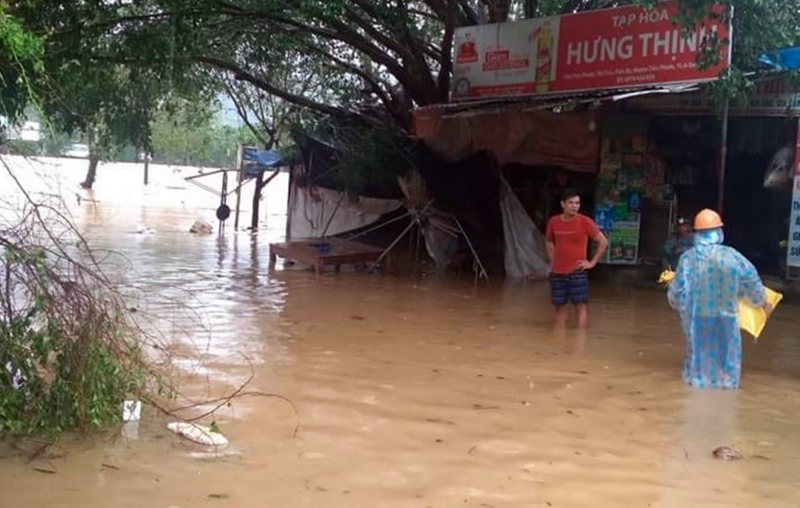 Lũ lên nhanh, nhiều nơi tại Quảng Nam bị cô lập, ngập sâu QL1A -0