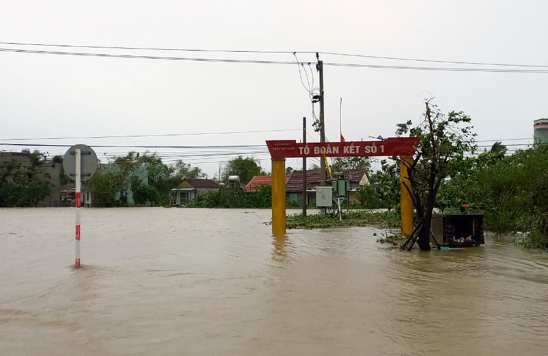 Lũ lên nhanh, nhiều nơi tại Quảng Nam bị cô lập, ngập sâu QL1A -0