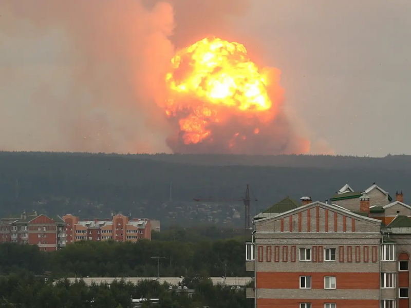 Kho đạn Nga gần biên giới Ukraine nổ lớn -0