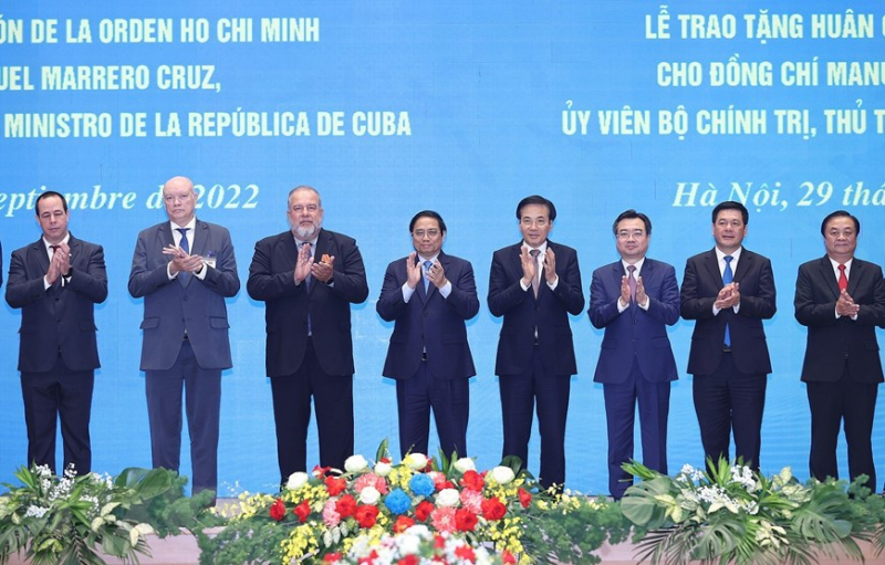 Cuban PM Manuel Marrero Cruz honoured with Ho Chi Minh Order -0