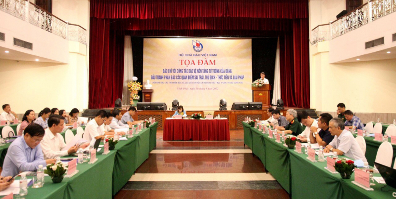 Bảo vệ nền tảng tư tưởng của Đảng, đấu tranh phản bác các quan điểm sai trái là nhiệm vụ trọng tâm, xuyên suốt -0